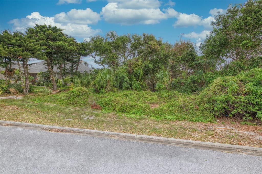 En Venta: $324,900 (0.25 acres)