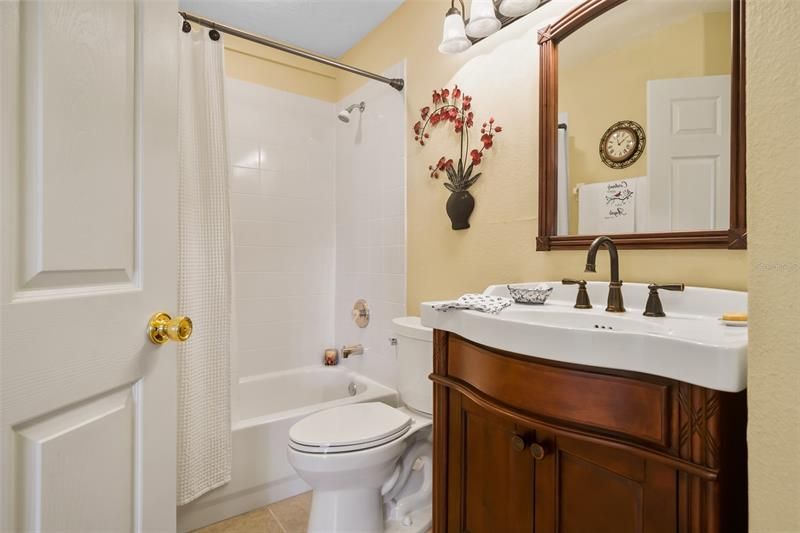 最近售出: $264,000 (2 贝兹, 2 浴室, 1204 平方英尺)