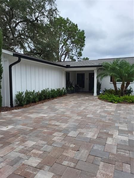 Recently Sold: $1,000,000 (4 beds, 3 baths, 2183 Square Feet)