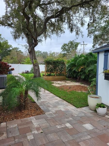 Recently Sold: $1,000,000 (4 beds, 3 baths, 2183 Square Feet)
