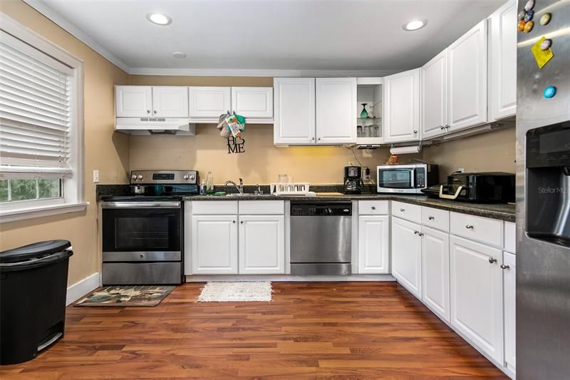 Recently Sold: $340,000 (3 beds, 2 baths, 1352 Square Feet)