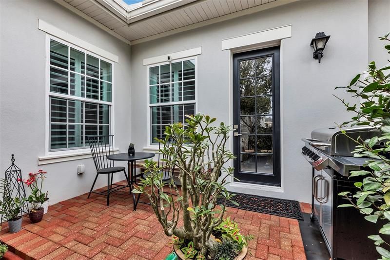 Recently Sold: $800,000 (3 beds, 2 baths, 2088 Square Feet)