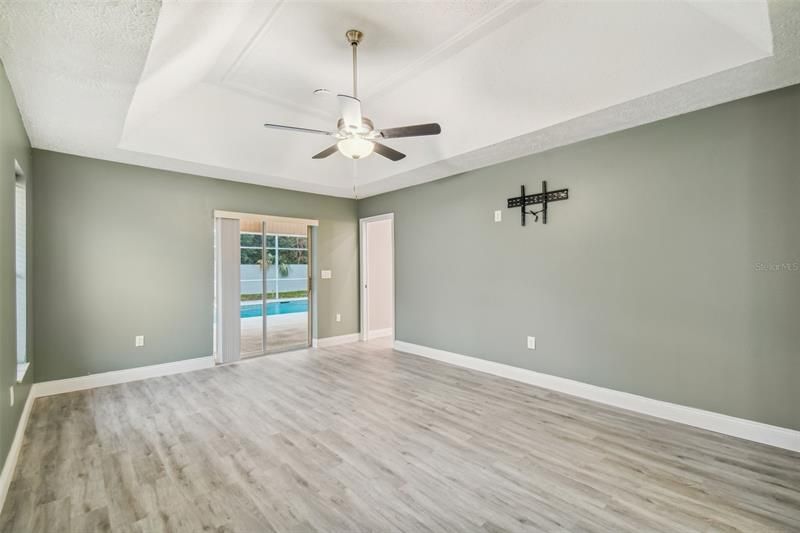 Recently Sold: $475,000 (3 beds, 2 baths, 2524 Square Feet)