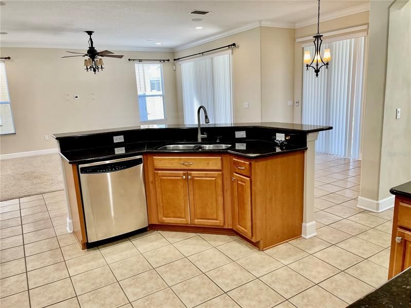 Recently Rented: $3,200 (6 beds, 3 baths, 3433 Square Feet)