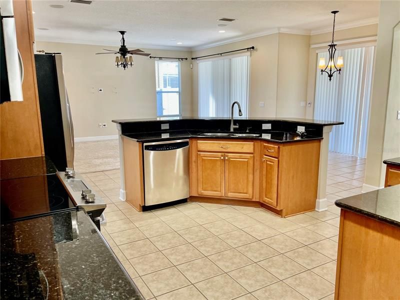 Recently Rented: $3,200 (6 beds, 3 baths, 3433 Square Feet)