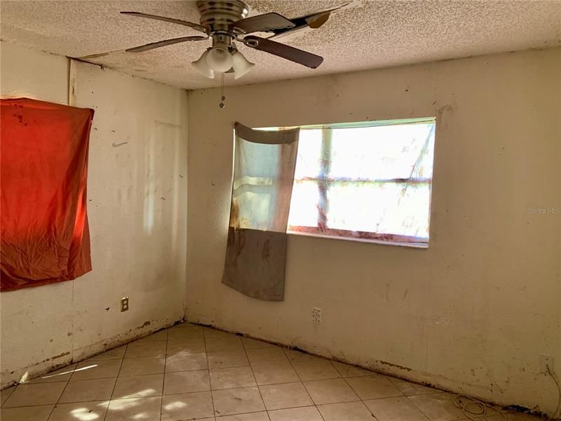 Recently Sold: $105,000 (3 beds, 2 baths, 1418 Square Feet)