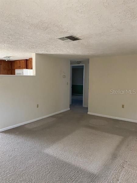 Recently Rented: $1,300 (2 beds, 1 baths, 840 Square Feet)