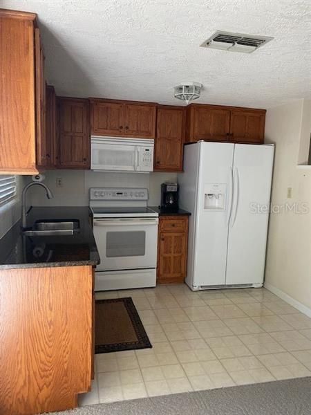 Recently Rented: $1,300 (2 beds, 1 baths, 840 Square Feet)