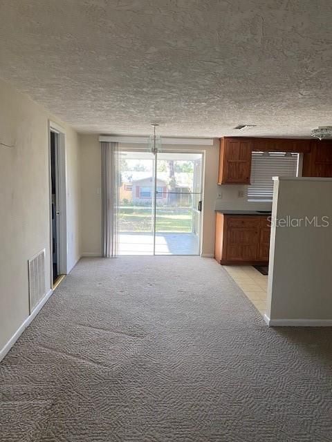 Recently Rented: $1,300 (2 beds, 1 baths, 840 Square Feet)