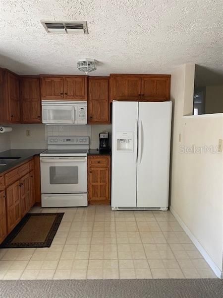 Recently Rented: $1,300 (2 beds, 1 baths, 840 Square Feet)