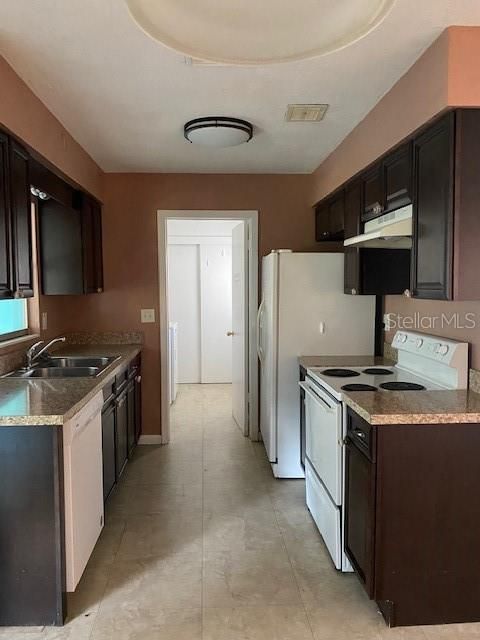 Recently Rented: $1,300 (2 beds, 1 baths, 932 Square Feet)