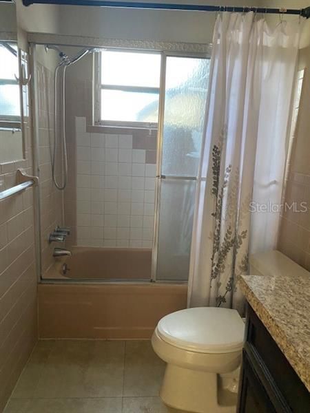 Recently Rented: $1,300 (2 beds, 1 baths, 932 Square Feet)