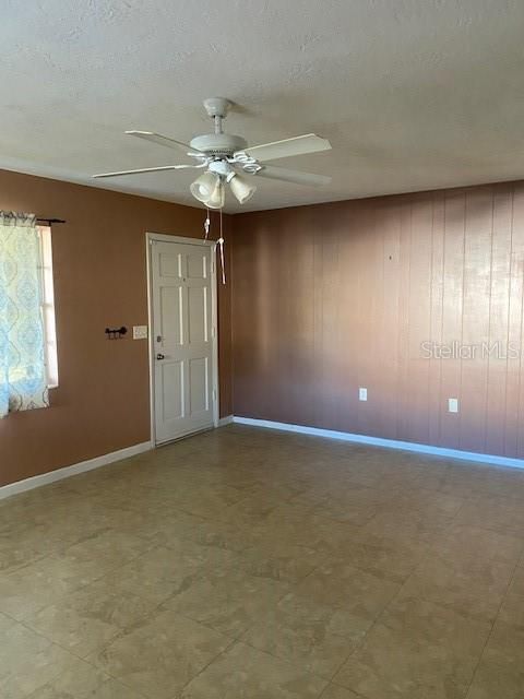 Recently Rented: $1,300 (2 beds, 1 baths, 932 Square Feet)