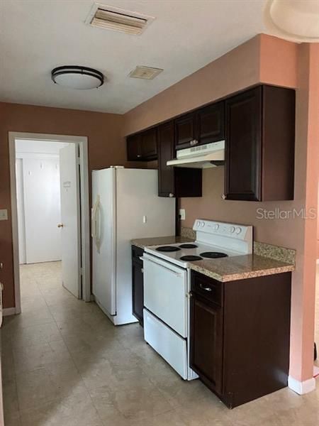 Recently Rented: $1,300 (2 beds, 1 baths, 932 Square Feet)