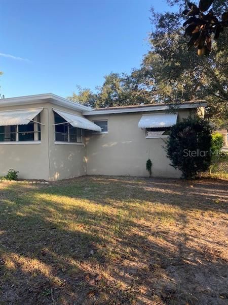 Recently Rented: $1,300 (2 beds, 1 baths, 932 Square Feet)