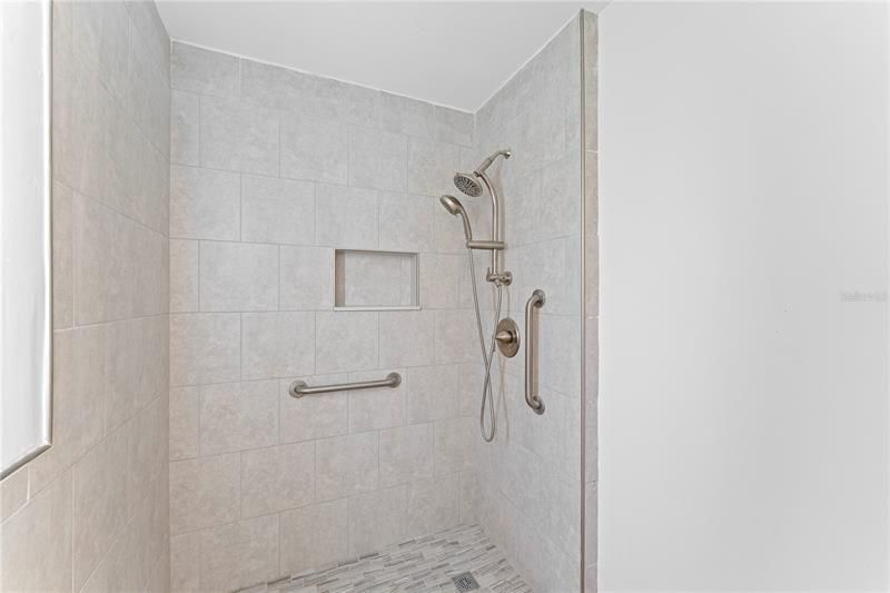 最近售出: $229,900 (4 贝兹, 2 浴室, 1200 平方英尺)