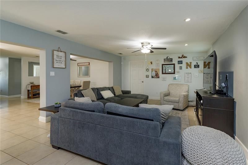 Recently Sold: $375,000 (3 beds, 2 baths, 1776 Square Feet)