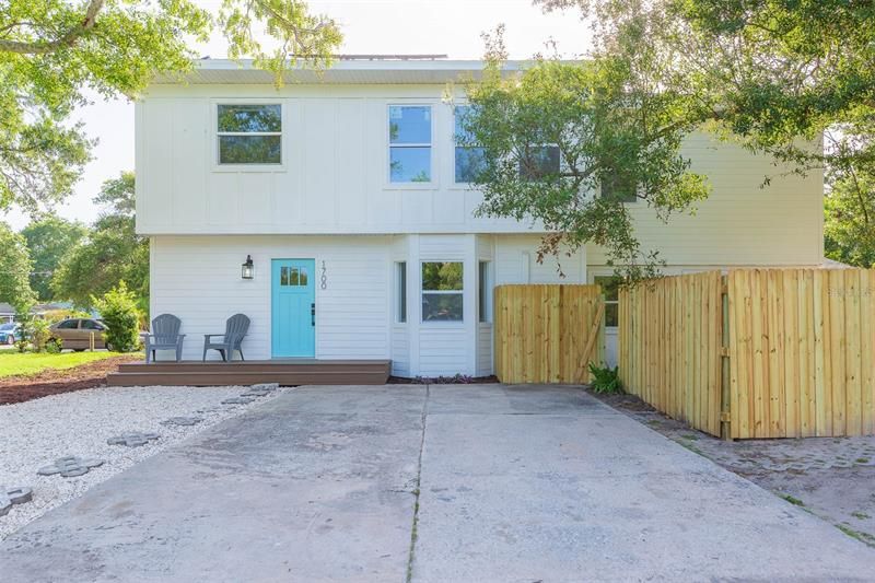 Recently Sold: $585,000 (4 beds, 3 baths, 2552 Square Feet)