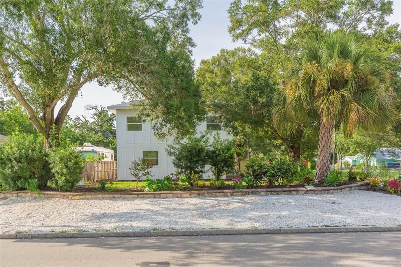 Recently Sold: $585,000 (4 beds, 3 baths, 2552 Square Feet)