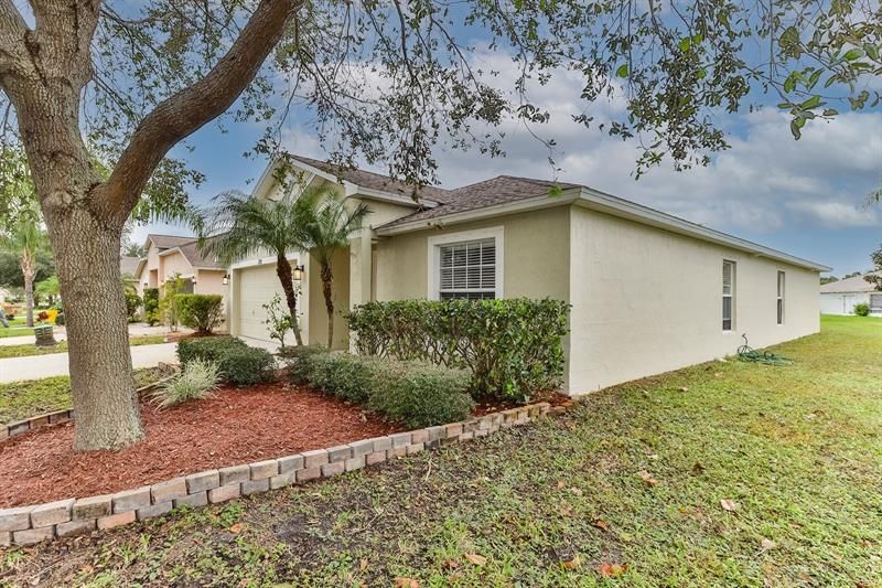 Recently Sold: $335,000 (4 beds, 2 baths, 1922 Square Feet)