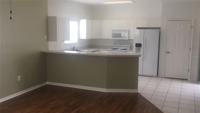 Recently Rented: $1,470 (3 beds, 2 baths, 1380 Square Feet)