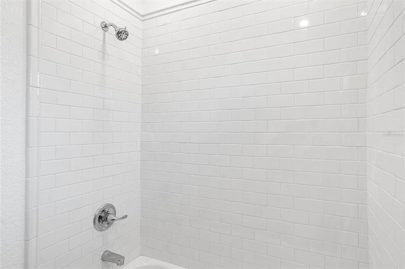 最近售出: $289,900 (2 贝兹, 1 浴室, 728 平方英尺)