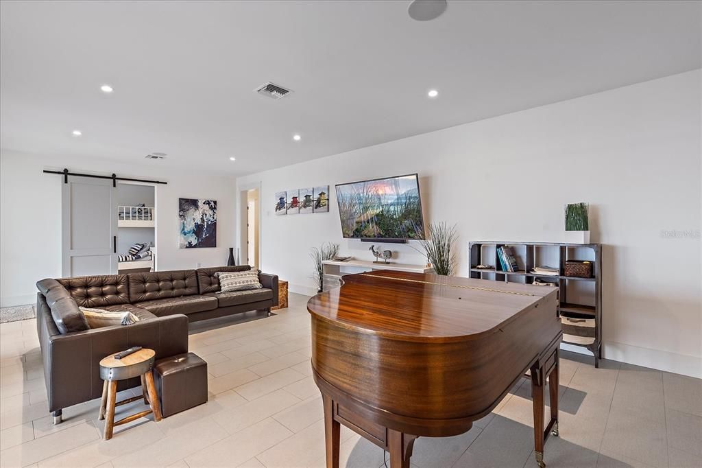 Active With Contract: $4,500,000 (4 beds, 3 baths, 5034 Square Feet)