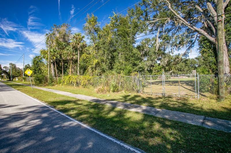 Side rear entrance of 1272 Old Jacksonville Road, Palatka, FL 32177