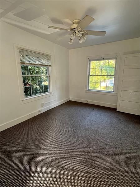 Recently Rented: $800 (1 beds, 1 baths, 700 Square Feet)