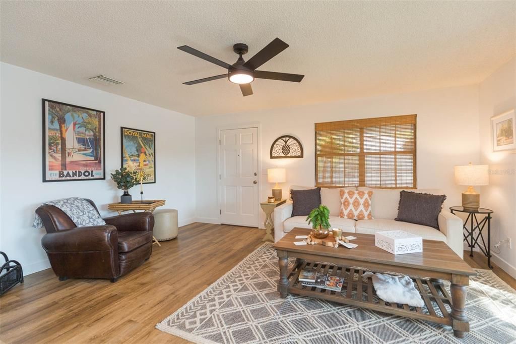 Recently Sold: $500,000 (2 beds, 2 baths, 912 Square Feet)