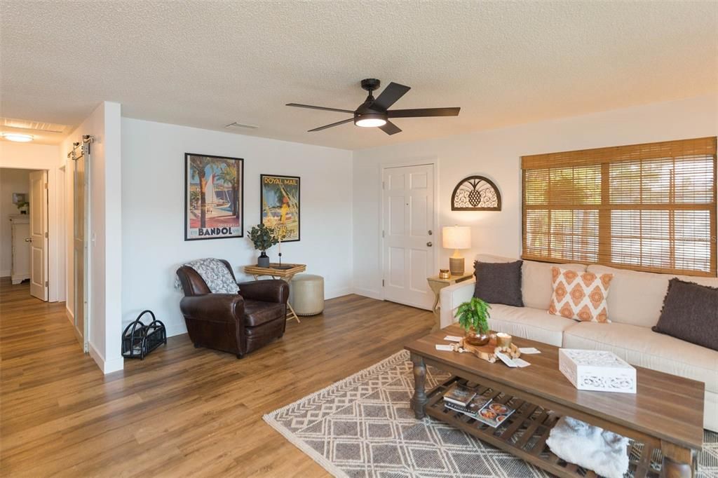 Recently Sold: $500,000 (2 beds, 2 baths, 912 Square Feet)