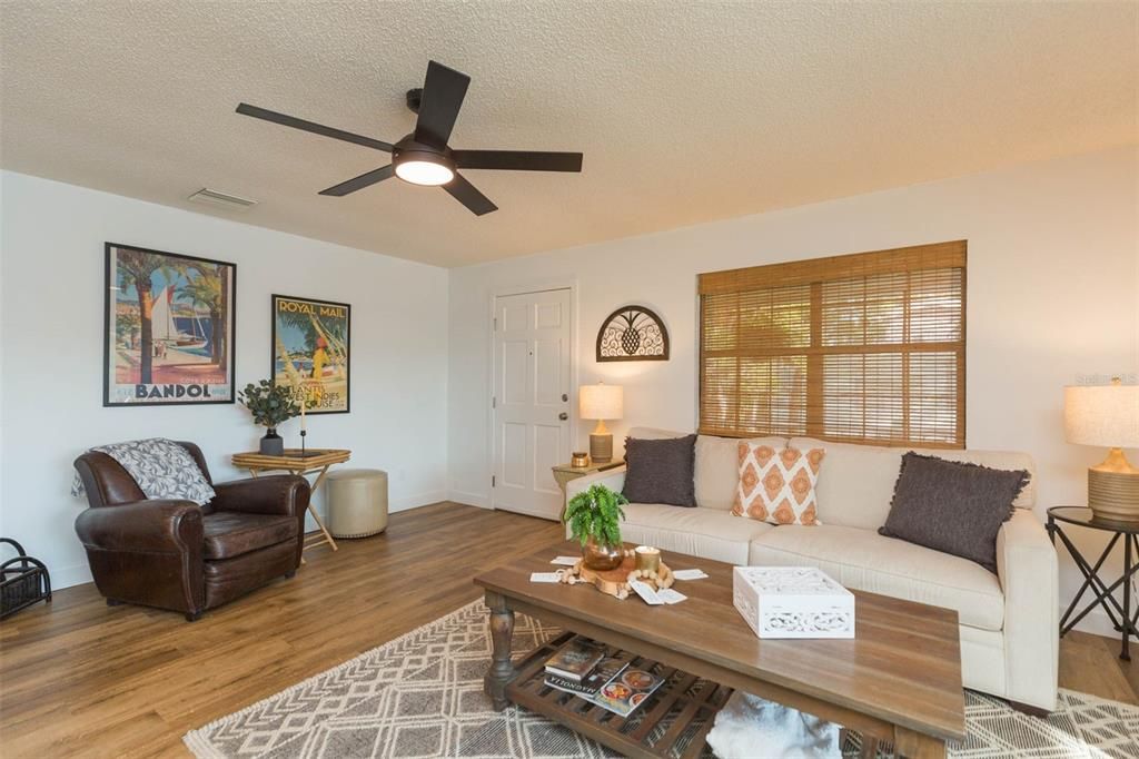 Recently Sold: $500,000 (2 beds, 2 baths, 912 Square Feet)