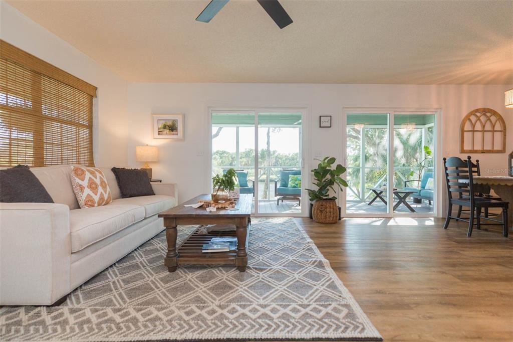 Recently Sold: $500,000 (2 beds, 2 baths, 912 Square Feet)