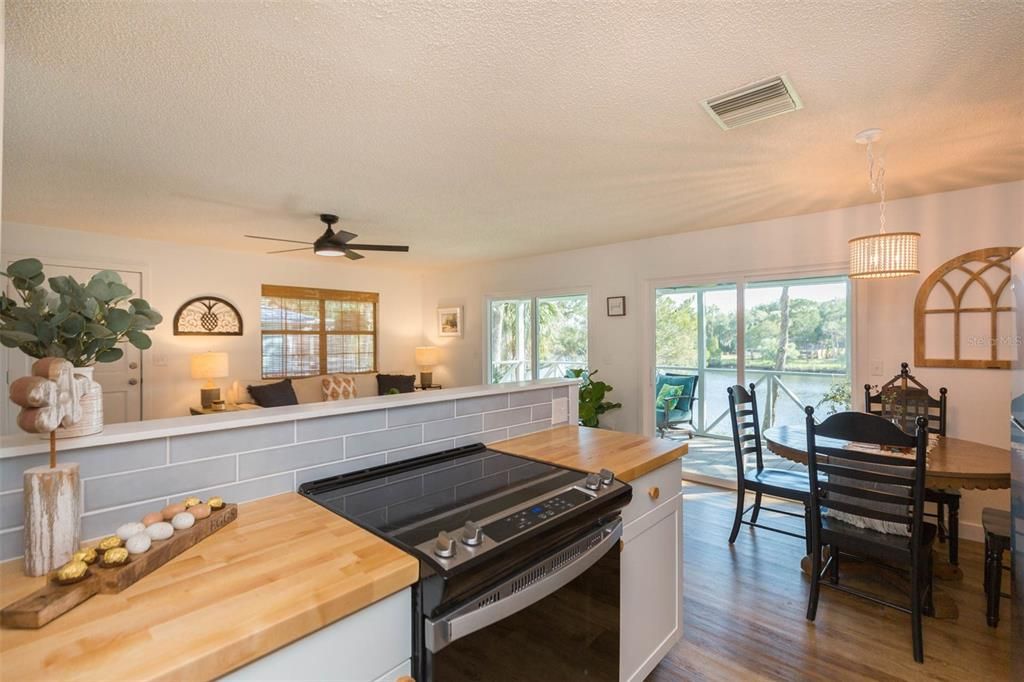 Recently Sold: $500,000 (2 beds, 2 baths, 912 Square Feet)