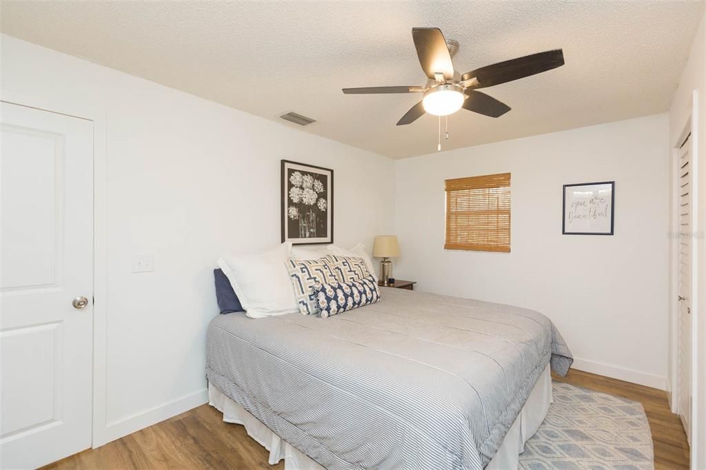 Recently Sold: $500,000 (2 beds, 2 baths, 912 Square Feet)