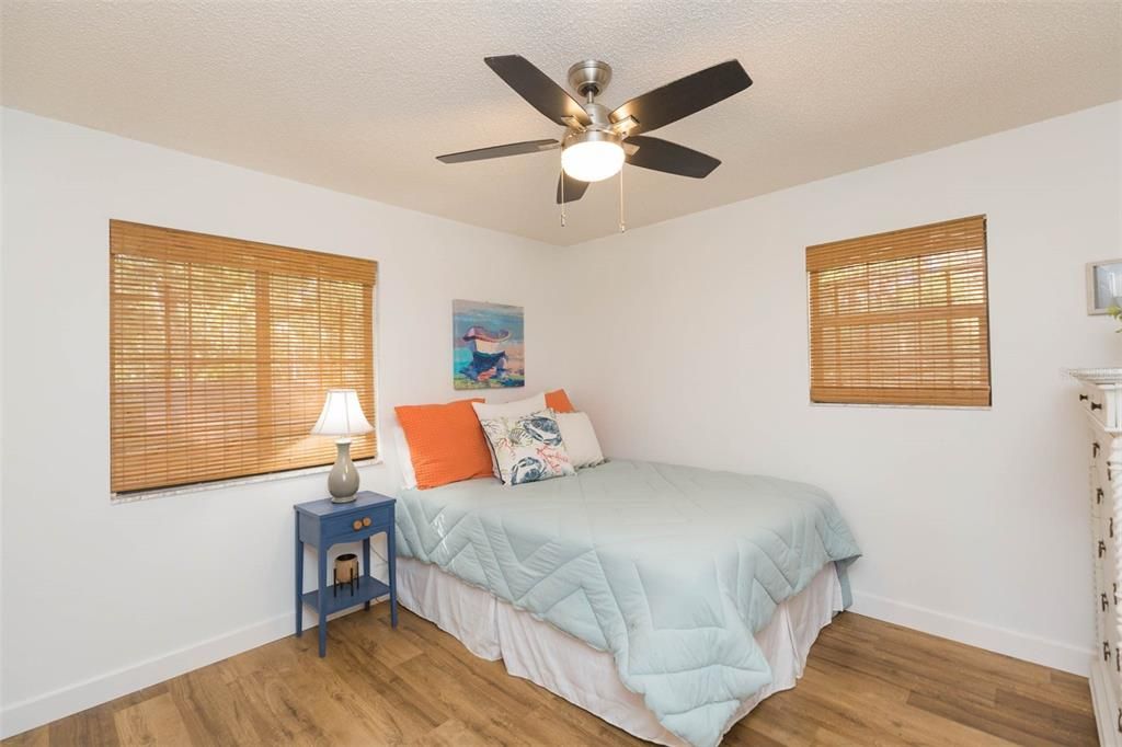 Recently Sold: $500,000 (2 beds, 2 baths, 912 Square Feet)