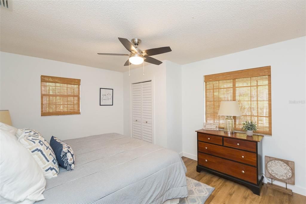 Recently Sold: $500,000 (2 beds, 2 baths, 912 Square Feet)