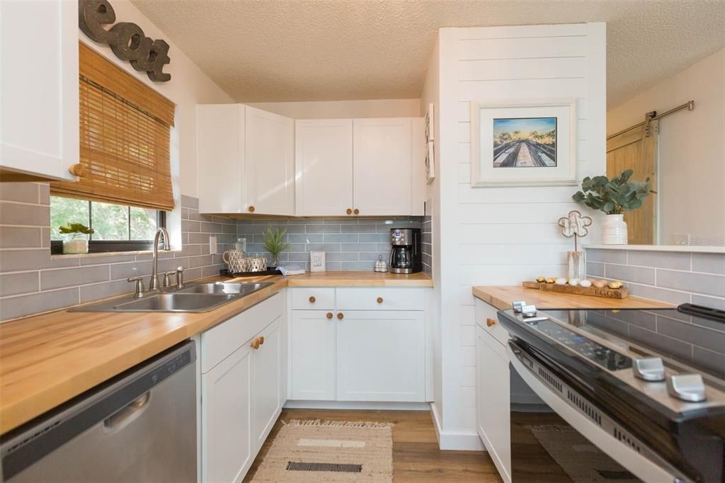 Recently Sold: $500,000 (2 beds, 2 baths, 912 Square Feet)