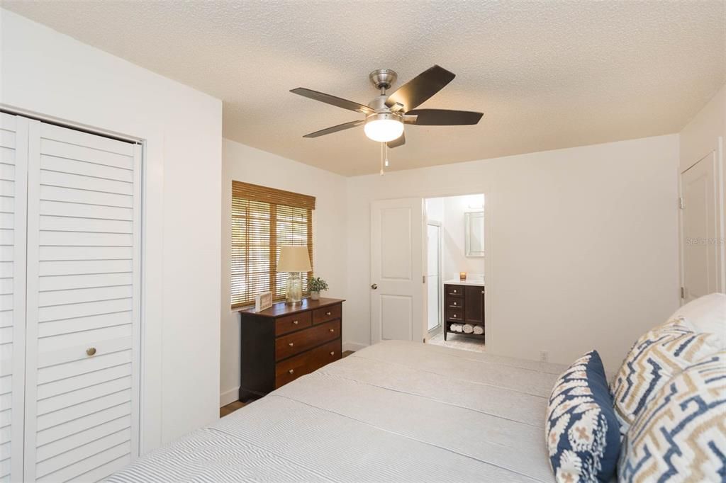 Recently Sold: $500,000 (2 beds, 2 baths, 912 Square Feet)