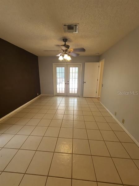 Recently Rented: $2,300 (3 beds, 2 baths, 2052 Square Feet)
