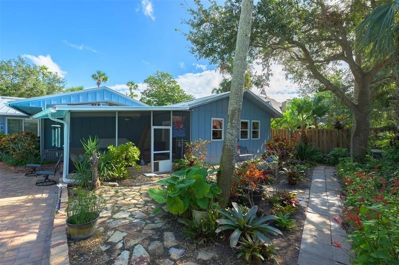 Recently Sold: $820,000 (4 beds, 3 baths, 2892 Square Feet)