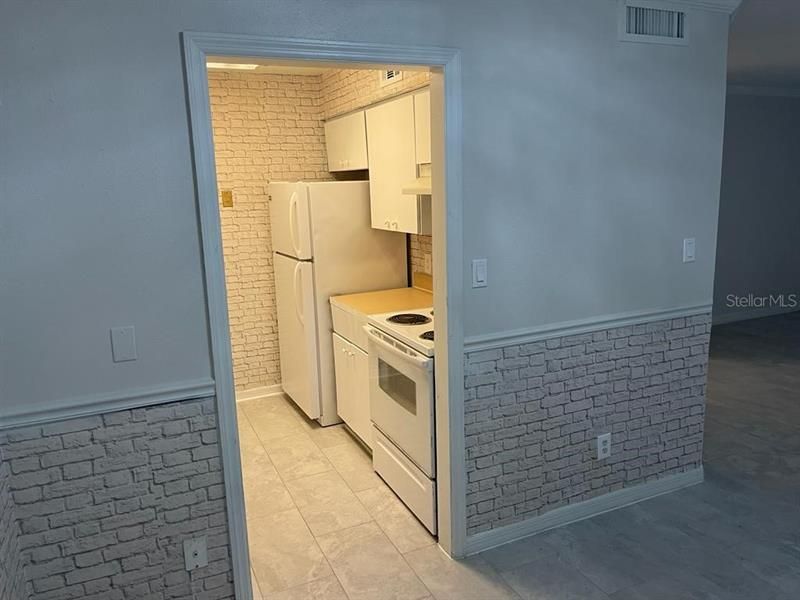 Recently Rented: $1,450 (2 beds, 1 baths, 828 Square Feet)
