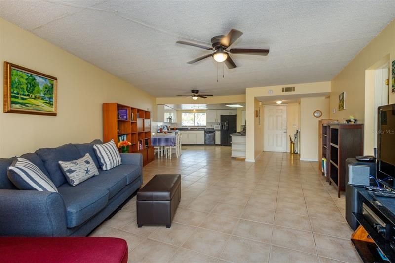 Recently Sold: $185,000 (2 beds, 2 baths, 1001 Square Feet)