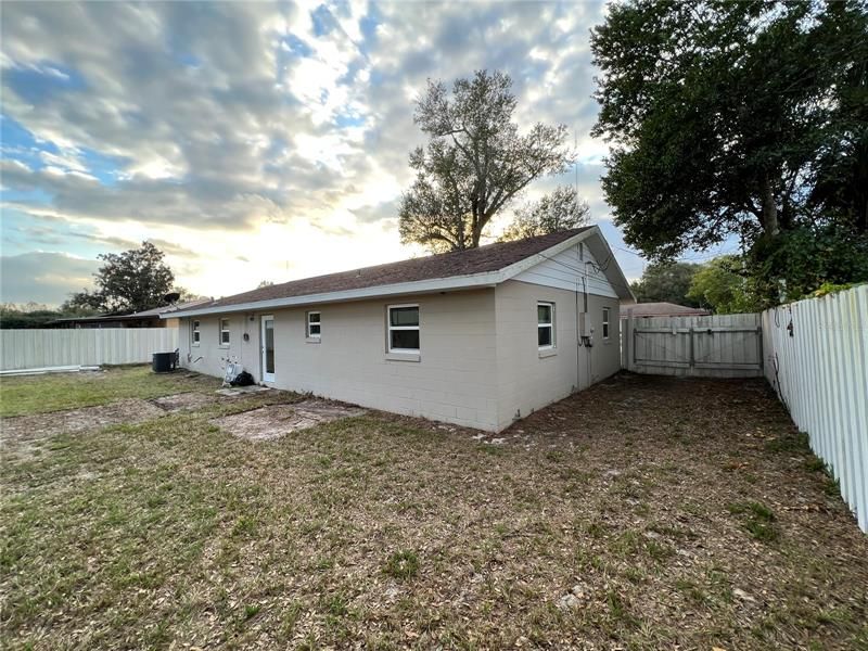 Recently Sold: $245,000 (3 beds, 1 baths, 1176 Square Feet)