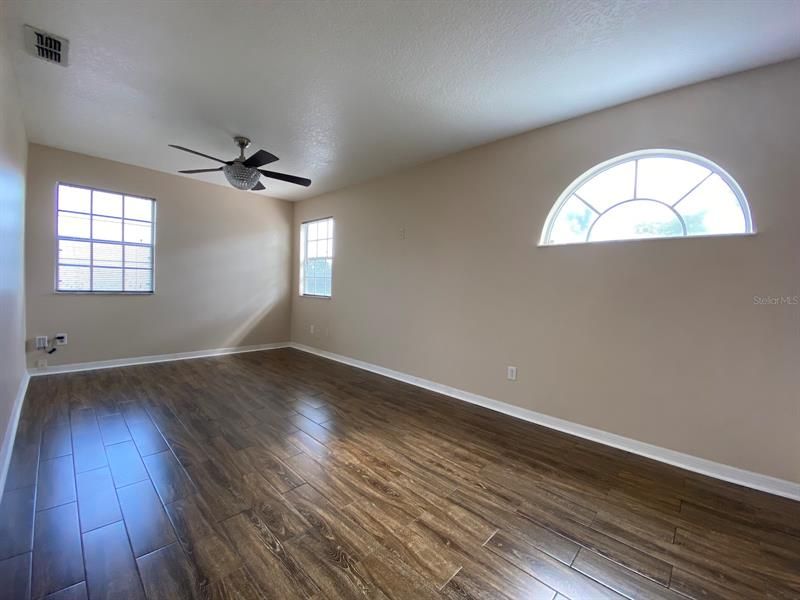 Recently Rented: $2,695 (3 beds, 2 baths, 1818 Square Feet)