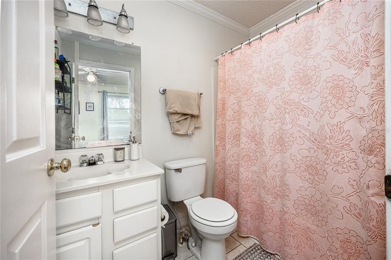 最近售出: $149,000 (2 贝兹, 2 浴室, 800 平方英尺)