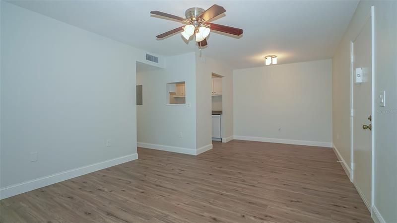 Recently Sold: $230,000 (2 beds, 2 baths, 876 Square Feet)
