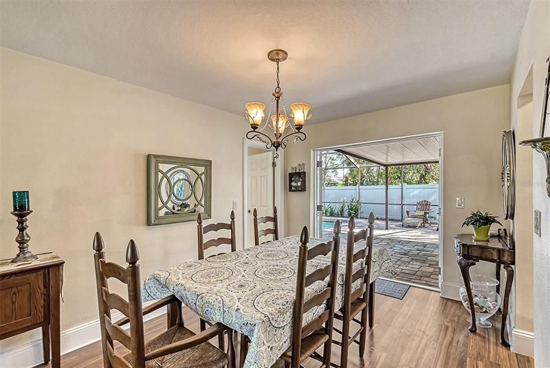Recently Sold: $525,000 (3 beds, 2 baths, 1904 Square Feet)