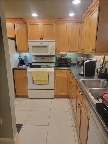 Recently Sold: $157,000 (2 beds, 1 baths, 1030 Square Feet)