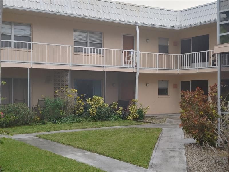 Recently Sold: $230,000 (2 beds, 2 baths, 811 Square Feet)